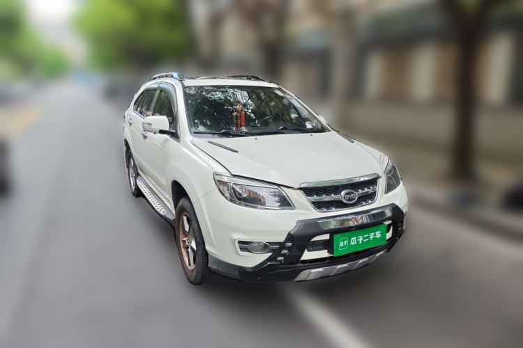 Used BYD S6 2014 2.0L Manual Luxury 5-Seater Front Right 45 Deg