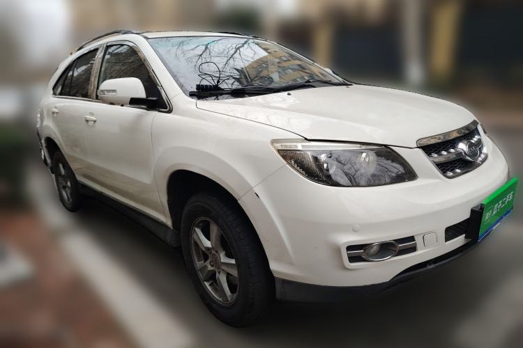 Used BYD S6 2014 2.0L Manual Luxury 5-Seater Front Right 45 Deg