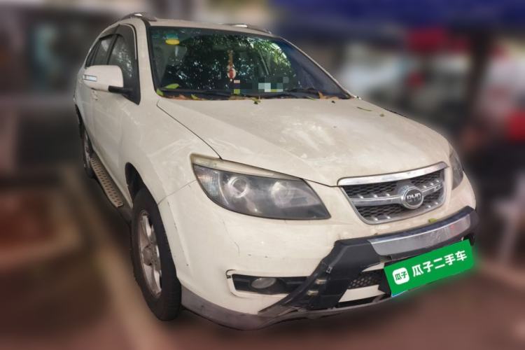 Used BYD S6 2014 2.0L Manual Luxury 5-Seater Front Right 45 Deg