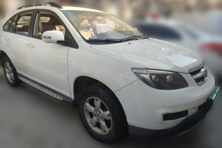 Used BYD S6 2014 2.0L Manual Luxury 5-Seater Front Right 45 Deg