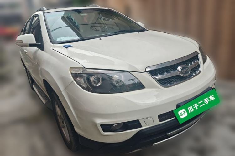 Used BYD S6 2014 2.0L Manual Luxury 5-Seater Front Right 45 Deg