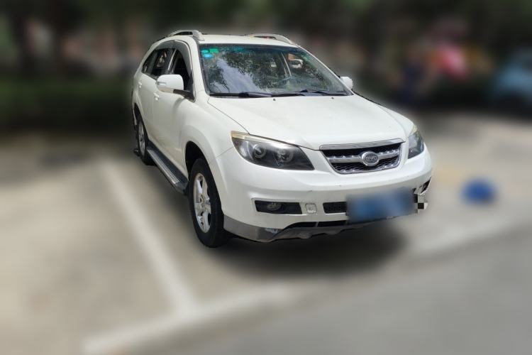 Used BYD S6 2014 2.0L Manual Luxury 5-Seater Front Right 45 Deg