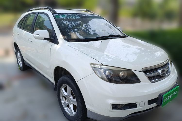 Used BYD S6 2014 2.0L Manual Luxury 5-Seater Front Right 45 Deg