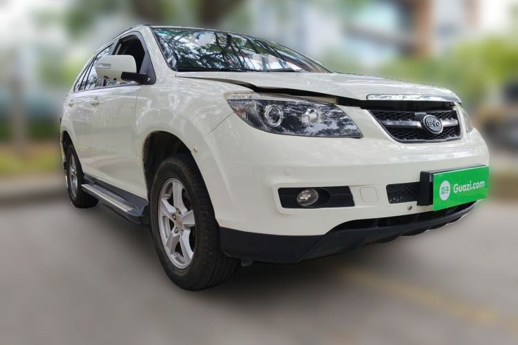 Used BYD S6 2014 1.5TI Manual Luxury 5-Seater Front Right 45 Deg