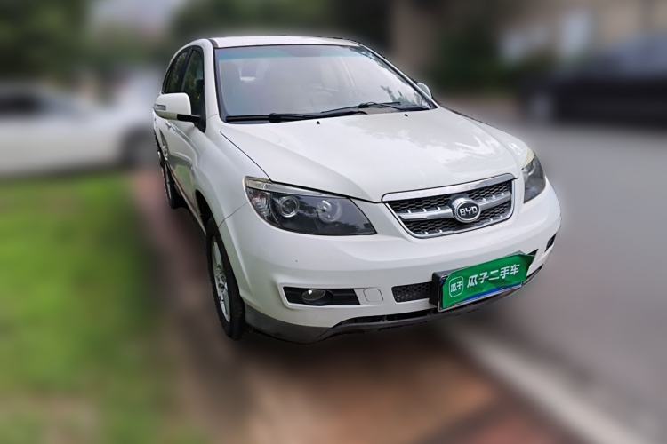 Used BYD S6 2014 2.0L Manual Luxury 5-Seater Front Right 45 Deg