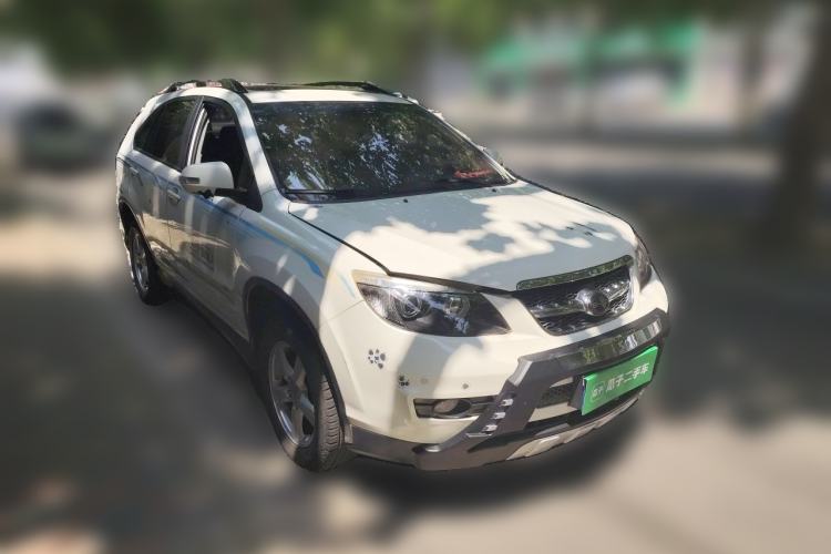 Used BYD S6 2014 2.4L Automatic Prestige 5-Seater Front Right 45 Deg