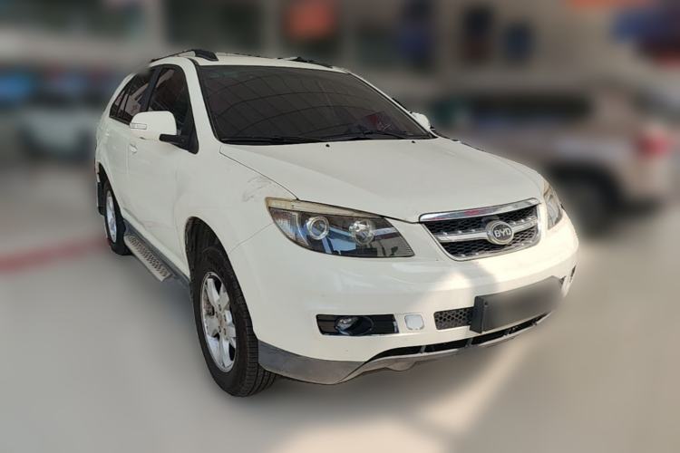 Used BYD S6 2014 2.0L Manual Luxury 5-Seater Front Right 45 Deg