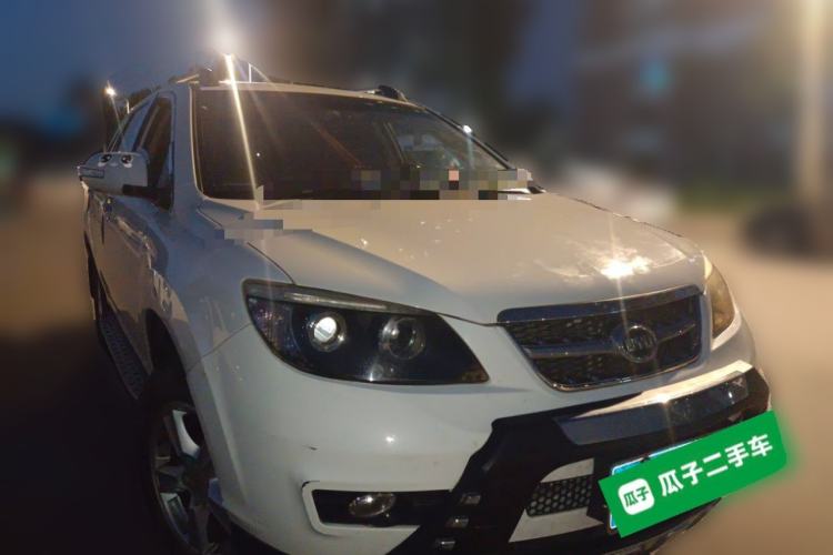 Used BYD S6 2014 2.0L Manual Luxury 7-Seater Front Right 45 Deg