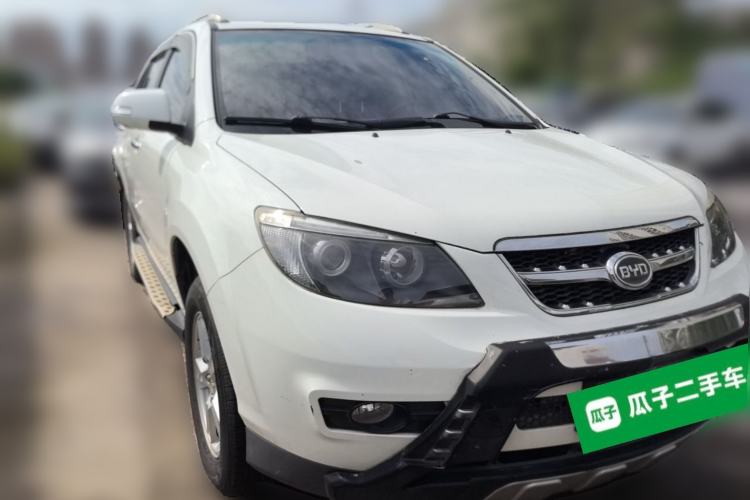 Used BYD S6 2014 2.0L Manual Luxury 5-Seater Front Right 45 Deg