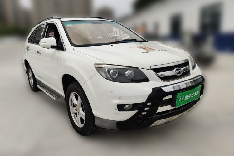 Used BYD S6 2014 1.5TI Manual Luxury 5-Seater Front Right 45 Deg