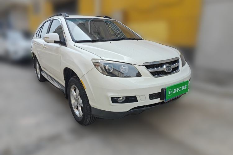 Used BYD S6 2014 2.0L Manual Luxury 5-Seater Front Right 45 Deg