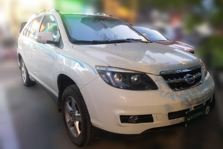 Used BYD S6 2014 2.4L Automatic Prestige 5-Seater Front Right 45 Deg