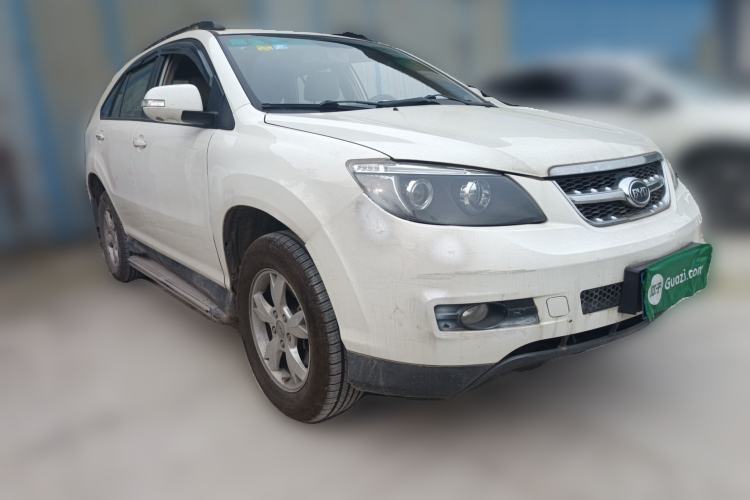 Used BYD S6 2014 2.0L Manual Luxury 5-Seater Front Right 45 Deg