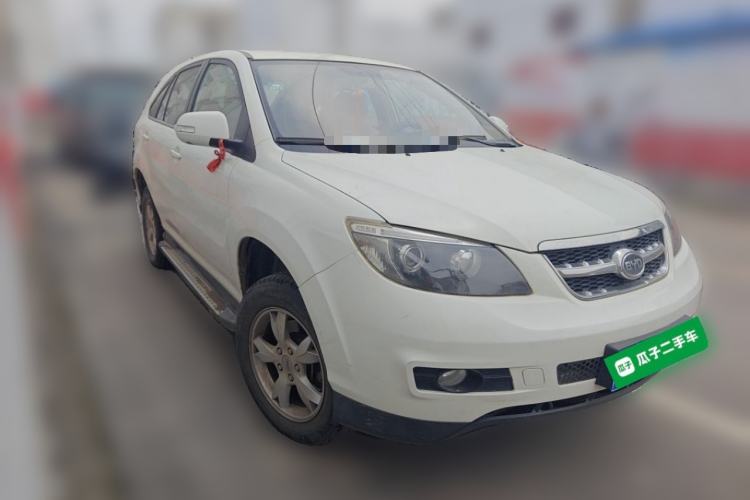 Used BYD S6 2014 2.0L Manual Luxury 5-Seater Front Right 45 Deg