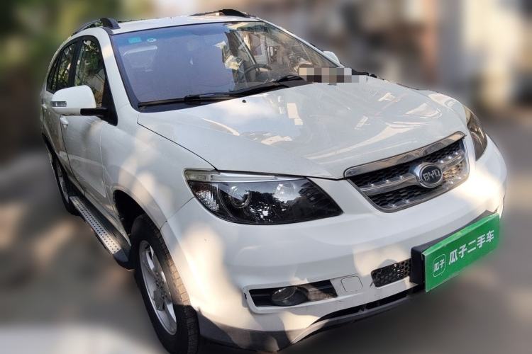 Used BYD S6 2014 2.0L Manual Luxury 5-Seater Front Right 45 Deg