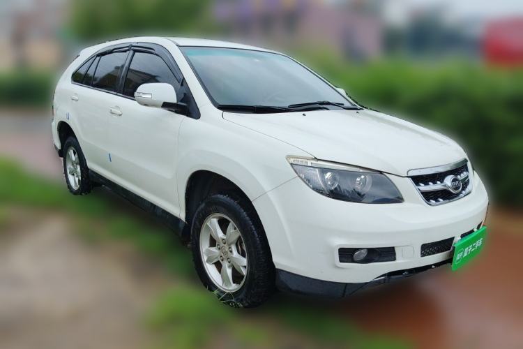 Used BYD S6 2014 2.0L Manual Luxury 5-Seater Front Right 45 Deg