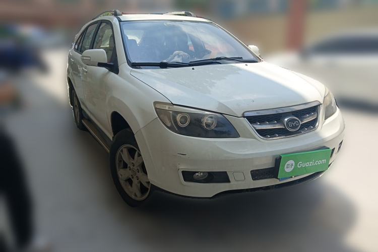 Used BYD S6 2014 2.0L Manual Luxury 5-Seater Front Right 45 Deg