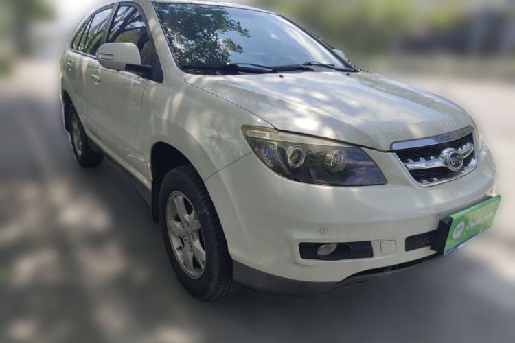 Used BYD S6 2014 2.0L Manual Luxury 5-Seater Front Right 45 Deg