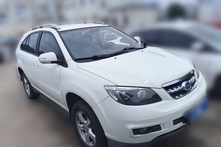 Used BYD S6 2014 2.0L Manual Luxury 5-Seater Front Right 45 Deg