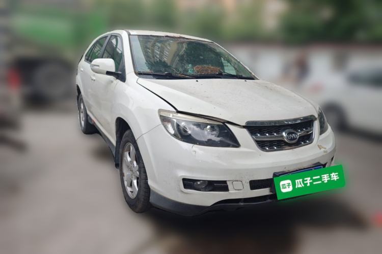 Used BYD S6 2014 2.0L Manual Luxury 5-Seater Front Right 45 Deg