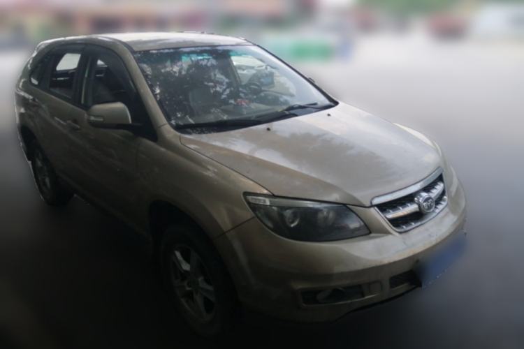 Used BYD S6 2014 2.0L Manual Luxury 5-Seater Front Right 45 Deg