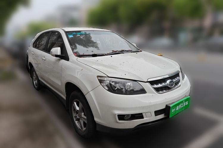 Used BYD S6 2014 2.0L Manual Luxury 5-Seater Front Right 45 Deg