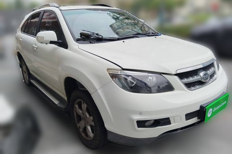 Used BYD S6 2014 2.0L Manual Luxury 5-Seater Front Right 45 Deg