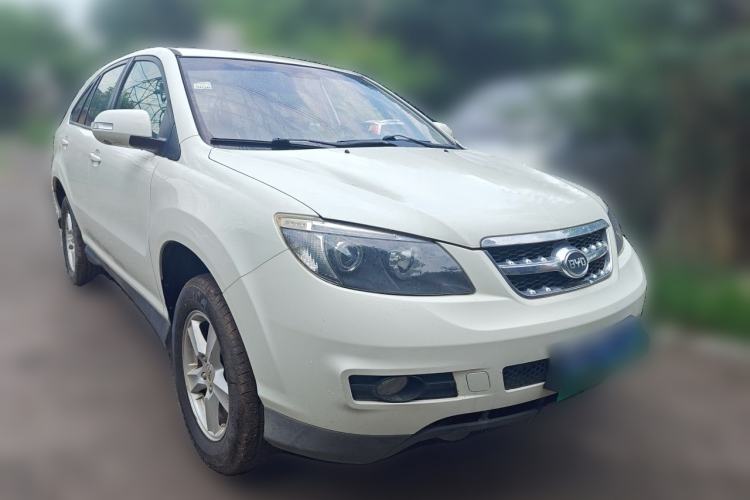 Used BYD S6 2014 2.0L Manual Luxury 5-Seater Front Right 45 Deg