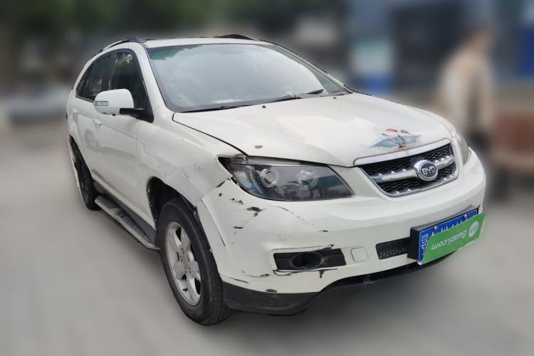 Used BYD S6 2014 2.4L Automatic Prestige 5-Seater Front Right 45 Deg