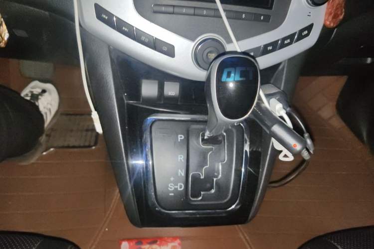 Used BYD S6 2014 2.4L Automatic Luxury Version 5 Seats Gear Lever