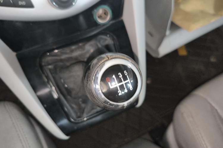 Used BYD S6 2014 1.5TI Manual Flagship Model 5 Seats Gear Lever