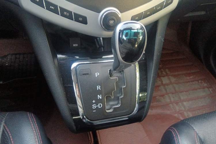 Used BYD S6 2014 2.4L Automatic Luxury Version 5 Seats Gear Lever