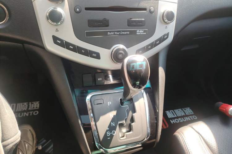 Used BYD S6 2014 2.4L Automatic Prestige 5-Seater Gear Lever