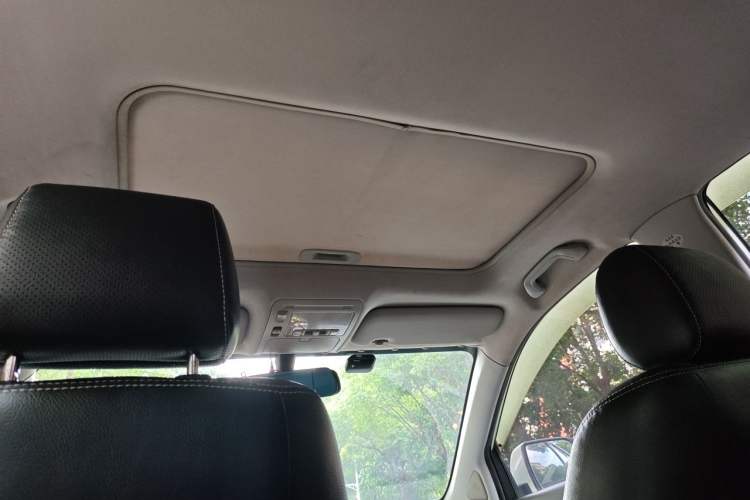 Used BYD S6 2014 2.0L Manual Luxury 5-Seater Headliner