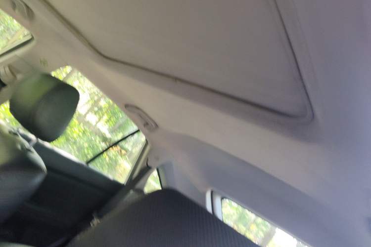Used BYD S6 2014 1.5TI Manual Luxury 5-Seater Headliner