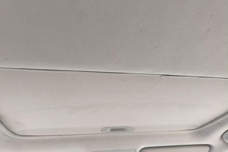 Used BYD S6 2014 1.5TI Manual Luxury 5-Seater Headliner