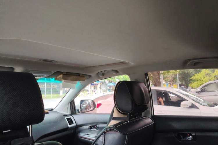 Used BYD S6 2014 1.5TI Manual Luxury 5-Seater Headliner