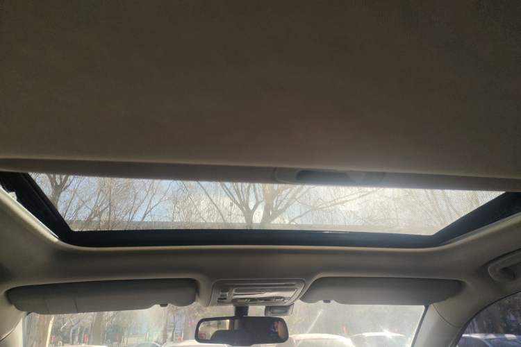 Used BYD S6 2014 1.5TI Manual Luxury 5-Seater Headliner
