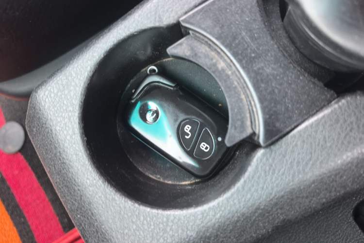 Used BYD S6 2014 2.4L Automatic Prestige 5-Seater Interior 1