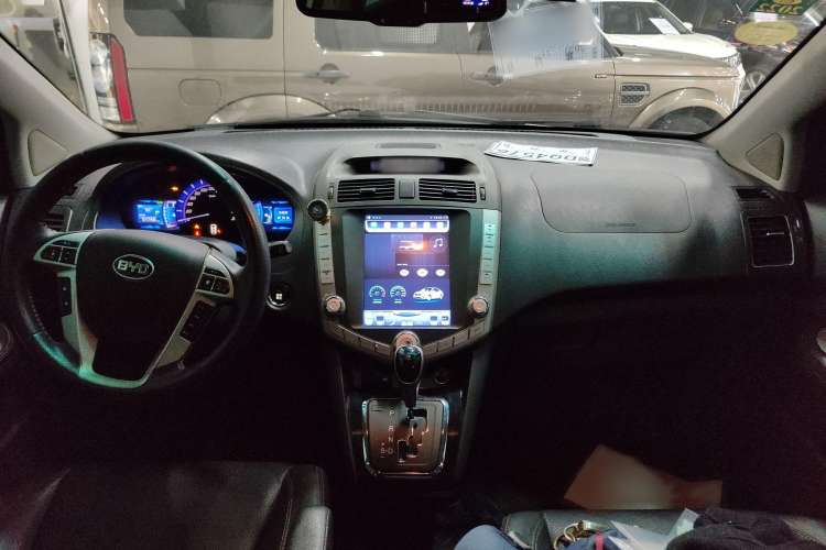 Used BYD S6 2014 2.4L Automatic Prestige 5-Seater Interior 1