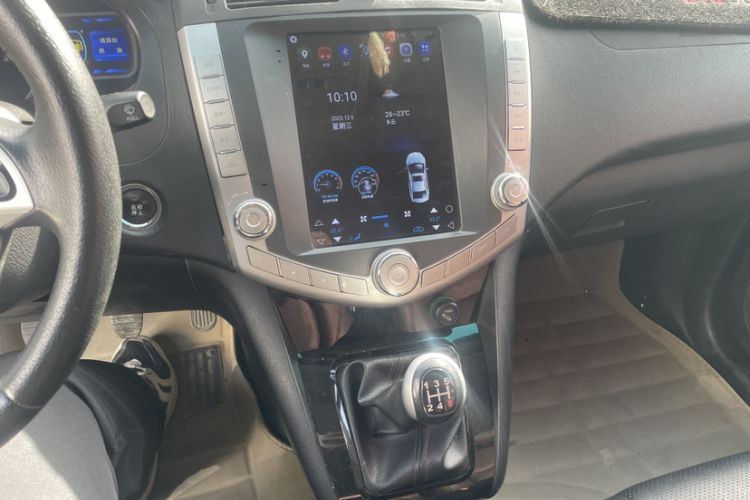 Used BYD S6 2014 2.0L Manual Luxury 5-Seater Interior 2