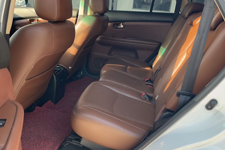 Used BYD S6 2014 2.0L Manual Luxury 5-Seater Interior 2