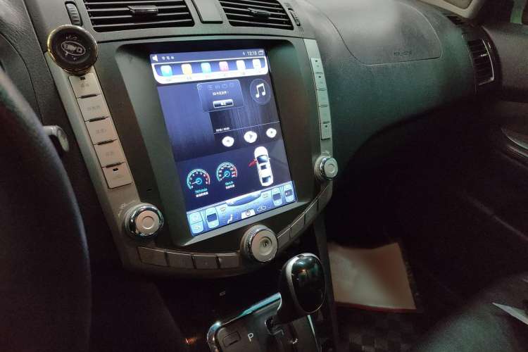 Used BYD S6 2014 2.4L Automatic Prestige 5-Seater Interior 3