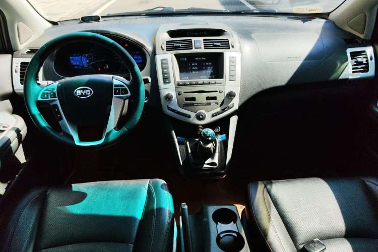 Used BYD S6 2014 1.5TI Manual Luxury 5-Seater Interior 3