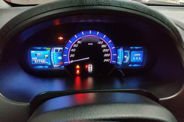 Used BYD S6 2014 2.4L Automatic Prestige 5-Seater Interior 4