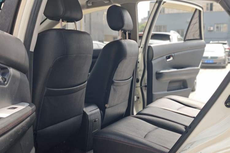 Used BYD S6 2014 2.0L Manual Luxury 5-Seater Interior 5