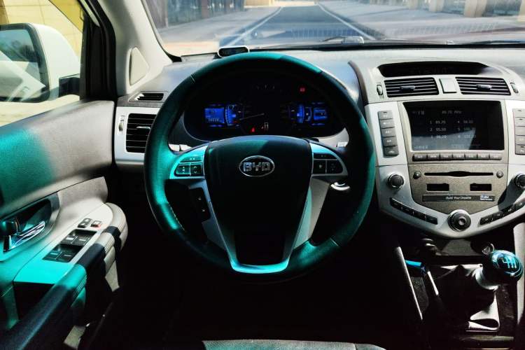 Used BYD S6 2014 1.5TI Manual Luxury 5-Seater Interior 5