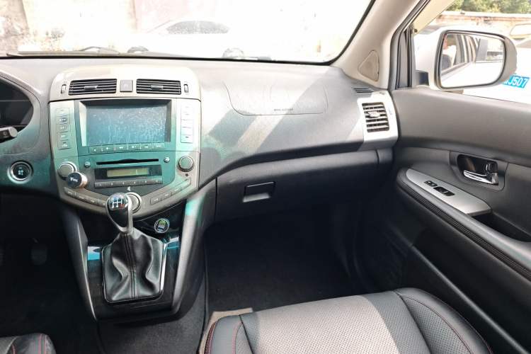 Used BYD S6 2014 2.0L Manual Luxury 5-Seater Interior 6