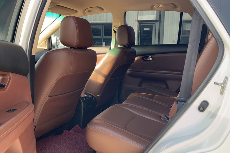 Used BYD S6 2014 2.0L Manual Luxury 5-Seater Interior 6