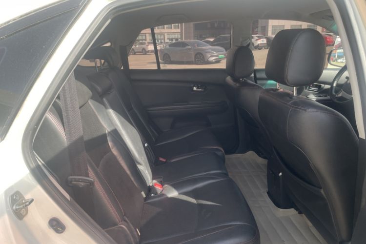 Used BYD S6 2014 2.0L Manual Luxury 5-Seater Interior 7